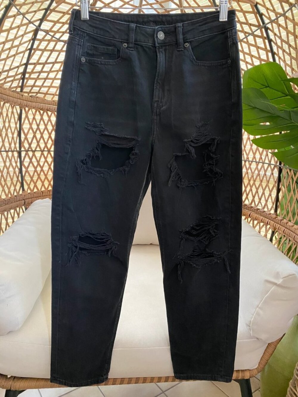American Eagle Outfitters Women’s Distressed Faded Black Mom Jeans Size 4 Short